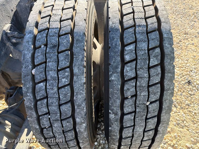 image for item YA1865 2016 Freightliner Cascadia semi truck