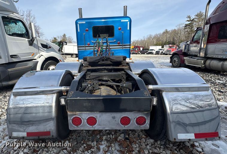 image for item YA1879 2019 Peterbilt 389 glider kit semi truck