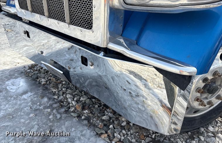 image for item YA1879 2019 Peterbilt 389 glider kit semi truck