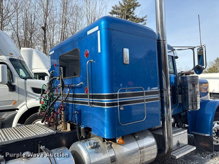 image for item YA1879 2019 Peterbilt 389 glider kit semi truck