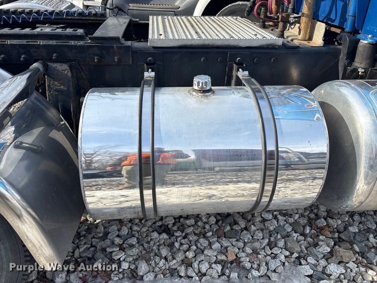 image for item YA1879 2019 Peterbilt 389 glider kit semi truck