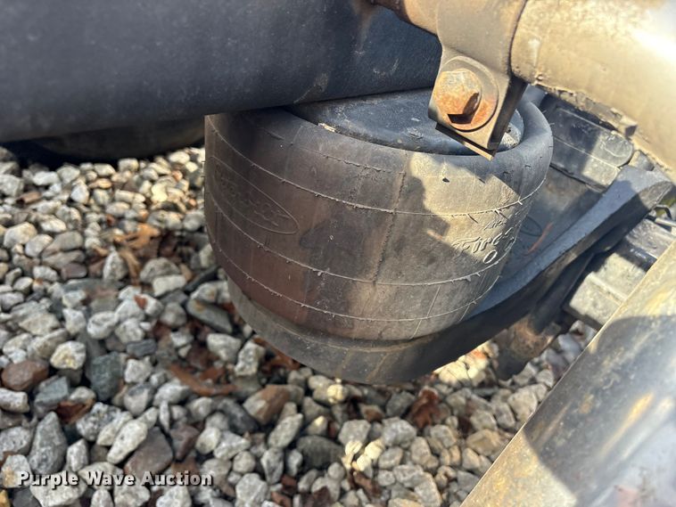 image for item YA1879 2019 Peterbilt 389 glider kit semi truck