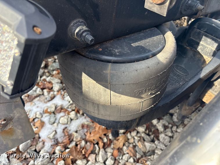 image for item YA1879 2019 Peterbilt 389 glider kit semi truck