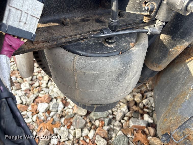 image for item YA1879 2019 Peterbilt 389 glider kit semi truck