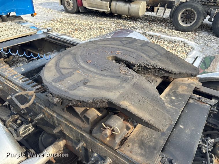 image for item YA1879 2019 Peterbilt 389 glider kit semi truck