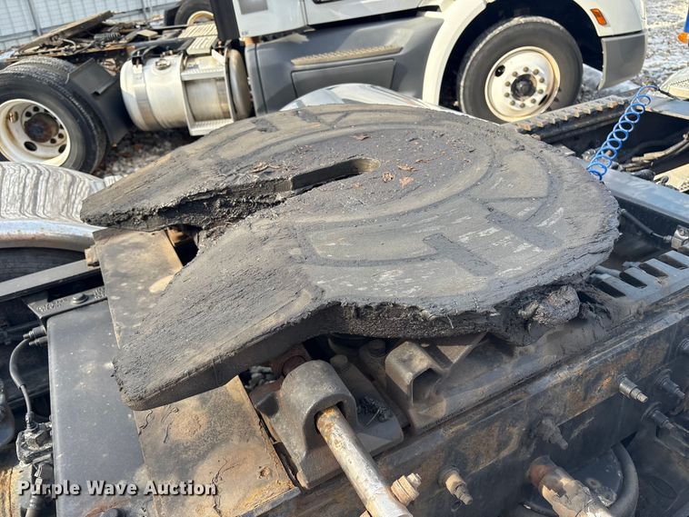 image for item YA1879 2019 Peterbilt 389 glider kit semi truck