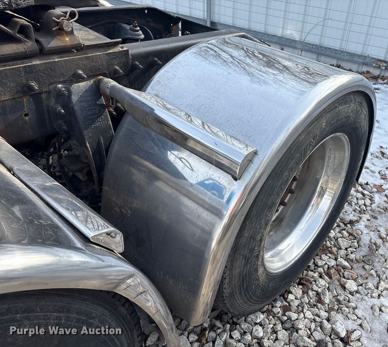 image for item YA1879 2019 Peterbilt 389 glider kit semi truck