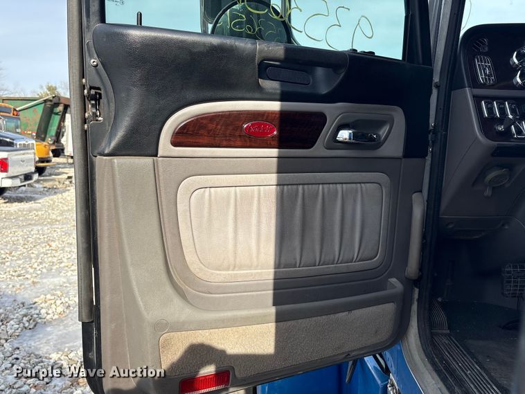 image for item YA1879 2019 Peterbilt 389 glider kit semi truck