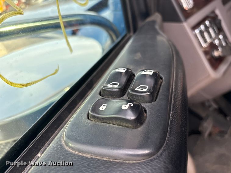 image for item YA1879 2019 Peterbilt 389 glider kit semi truck