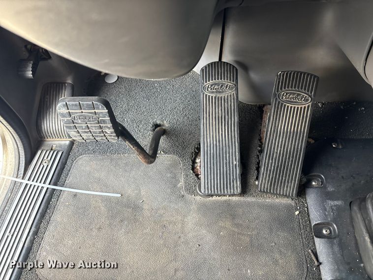 image for item YA1879 2019 Peterbilt 389 glider kit semi truck