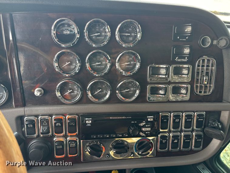 image for item YA1879 2019 Peterbilt 389 glider kit semi truck