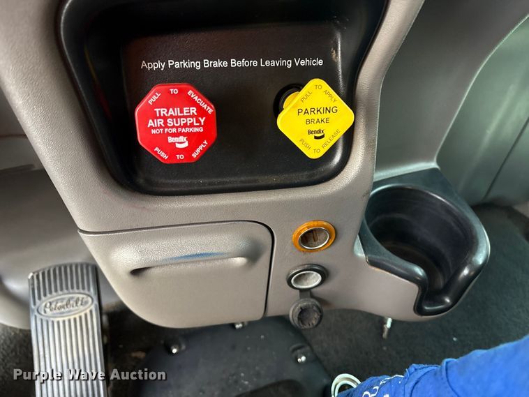 image for item YA1879 2019 Peterbilt 389 glider kit semi truck