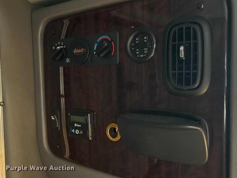 image for item YA1879 2019 Peterbilt 389 glider kit semi truck