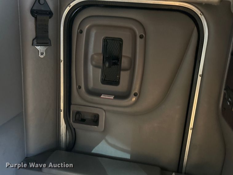 image for item YA1879 2019 Peterbilt 389 glider kit semi truck