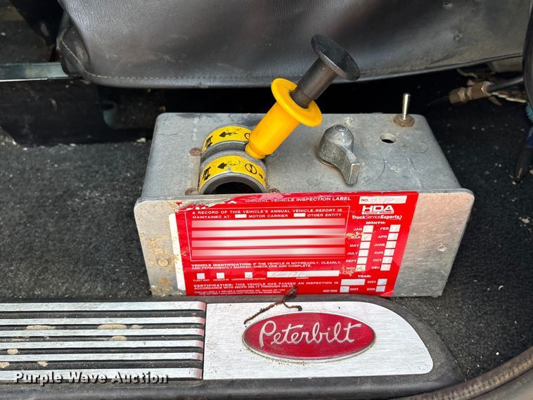 image for item YA1879 2019 Peterbilt 389 glider kit semi truck