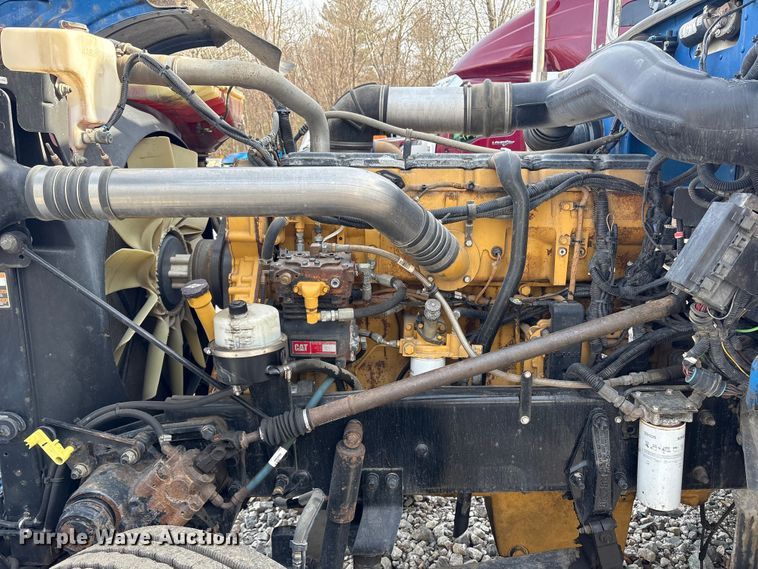 image for item YA1879 2019 Peterbilt 389 glider kit semi truck