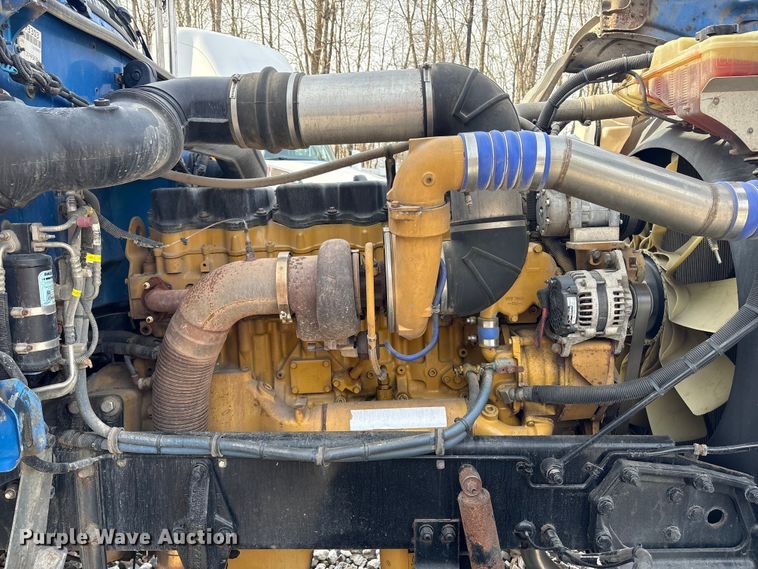 image for item YA1879 2019 Peterbilt 389 glider kit semi truck