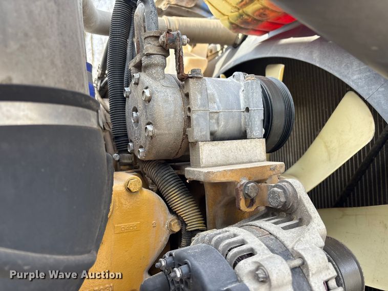 image for item YA1879 2019 Peterbilt 389 glider kit semi truck