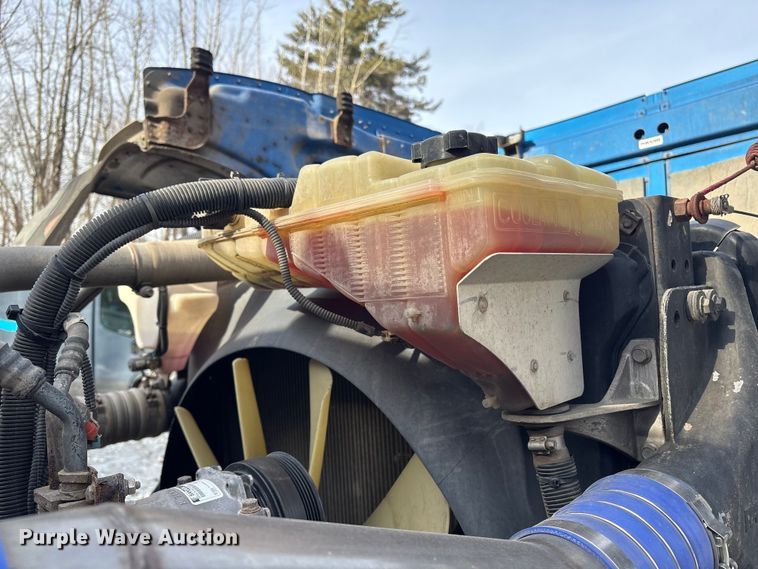 image for item YA1879 2019 Peterbilt 389 glider kit semi truck