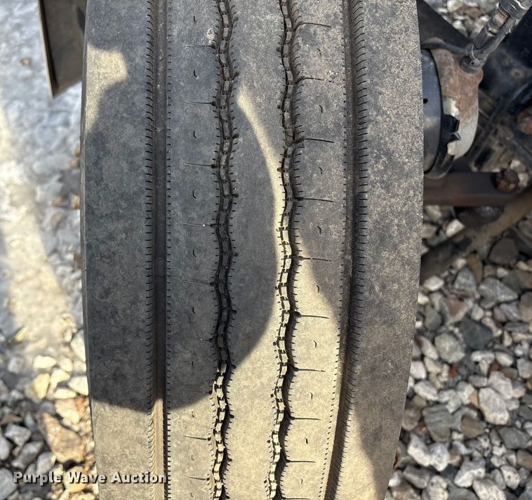 image for item YA1879 2019 Peterbilt 389 glider kit semi truck