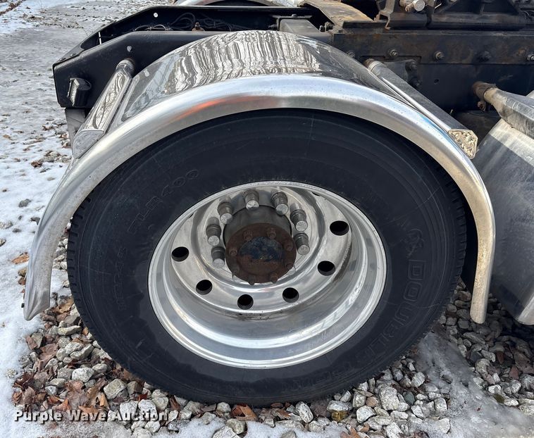 image for item YA1879 2019 Peterbilt 389 glider kit semi truck