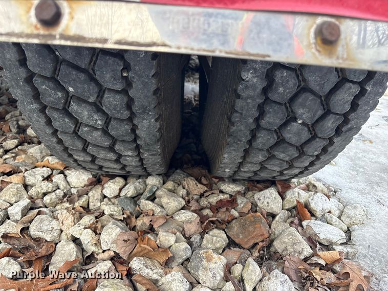 image for item YA1879 2019 Peterbilt 389 glider kit semi truck