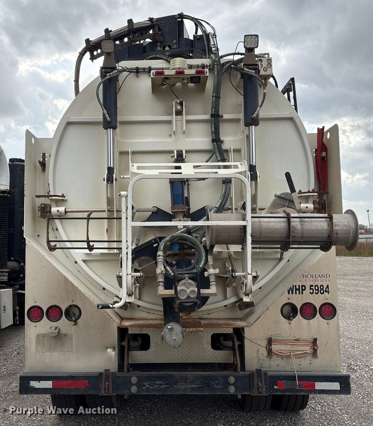 image for item YA1908 2024 Kenworth T880 hydrovac truck