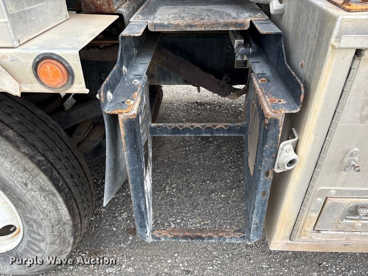 image for item YA1908 2024 Kenworth T880 hydrovac truck