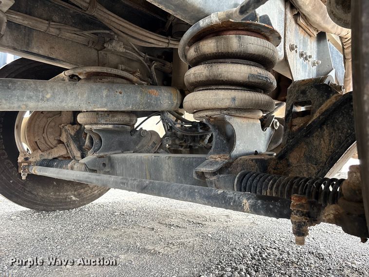 image for item YA1908 2024 Kenworth T880 hydrovac truck