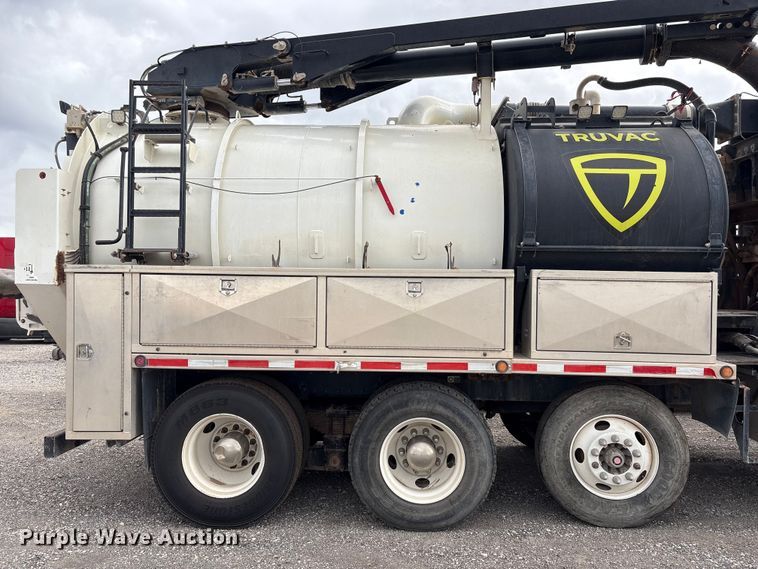 image for item YA1908 2024 Kenworth T880 hydrovac truck