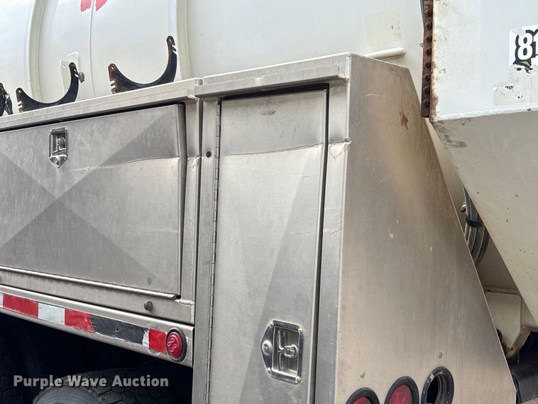 image for item YA1908 2024 Kenworth T880 hydrovac truck