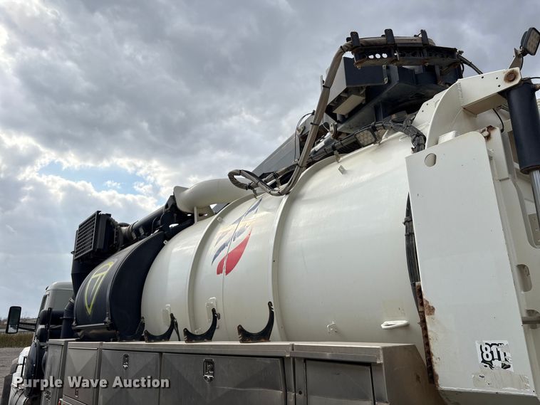 image for item YA1908 2024 Kenworth T880 hydrovac truck
