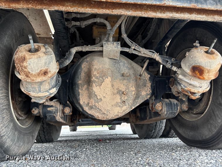 image for item YA1908 2024 Kenworth T880 hydrovac truck