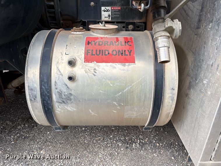 image for item YA1908 2024 Kenworth T880 hydrovac truck