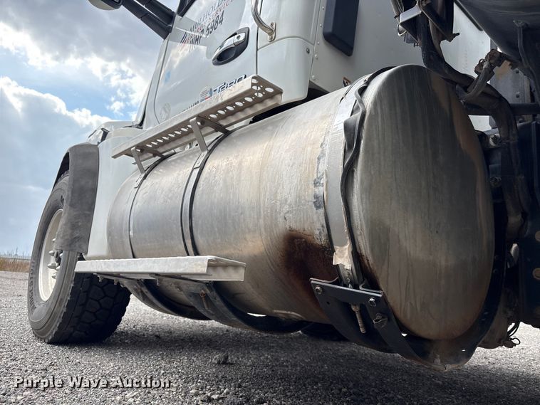 image for item YA1908 2024 Kenworth T880 hydrovac truck