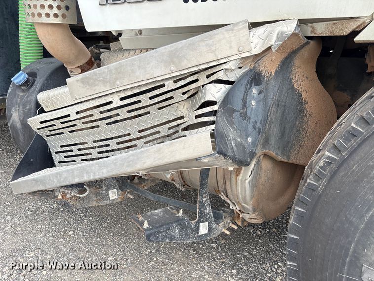 image for item YA1908 2024 Kenworth T880 hydrovac truck