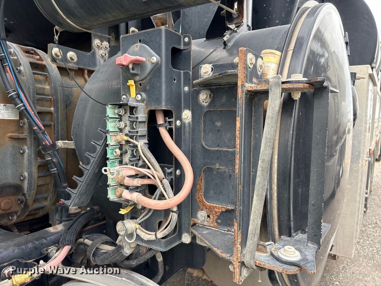 image for item YA1908 2024 Kenworth T880 hydrovac truck