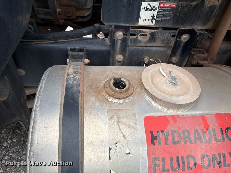 image for item YA1908 2024 Kenworth T880 hydrovac truck