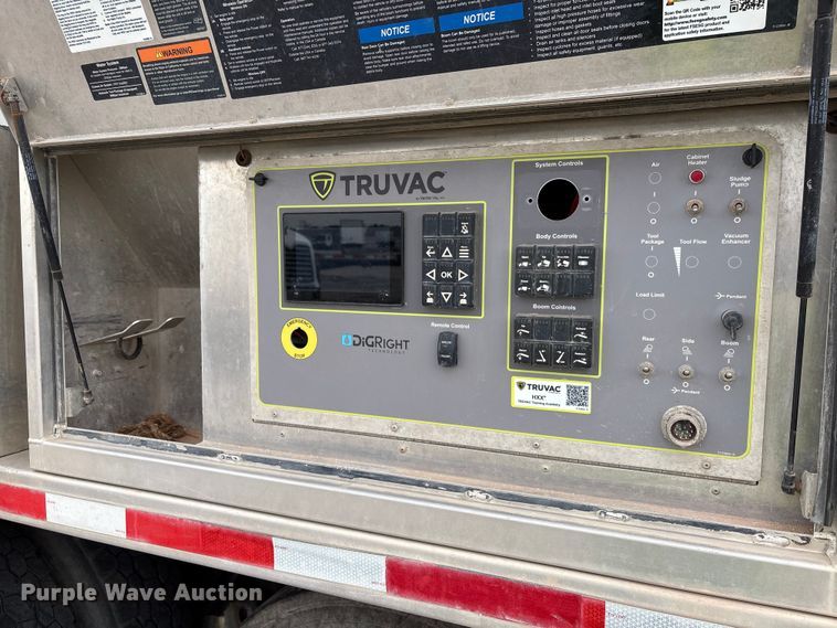 image for item YA1908 2024 Kenworth T880 hydrovac truck