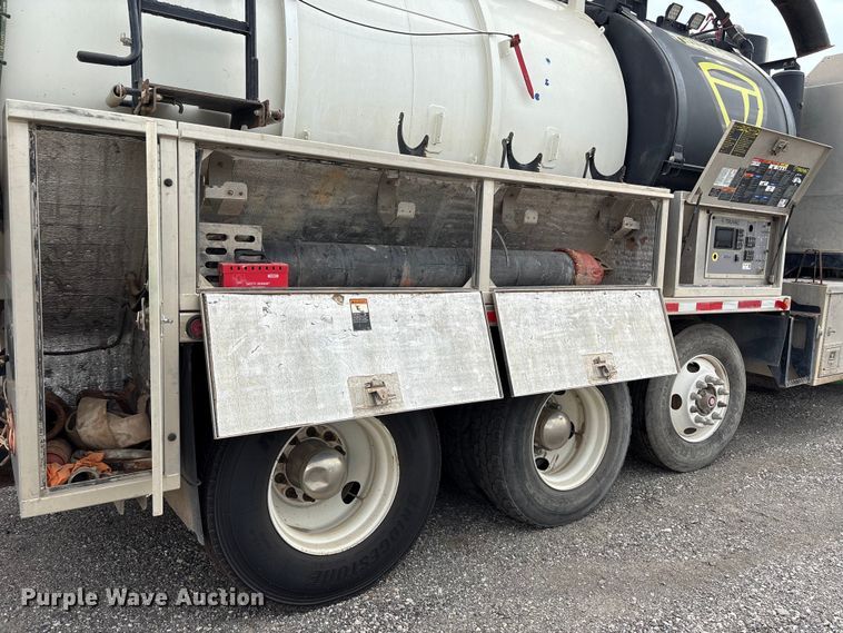 image for item YA1908 2024 Kenworth T880 hydrovac truck