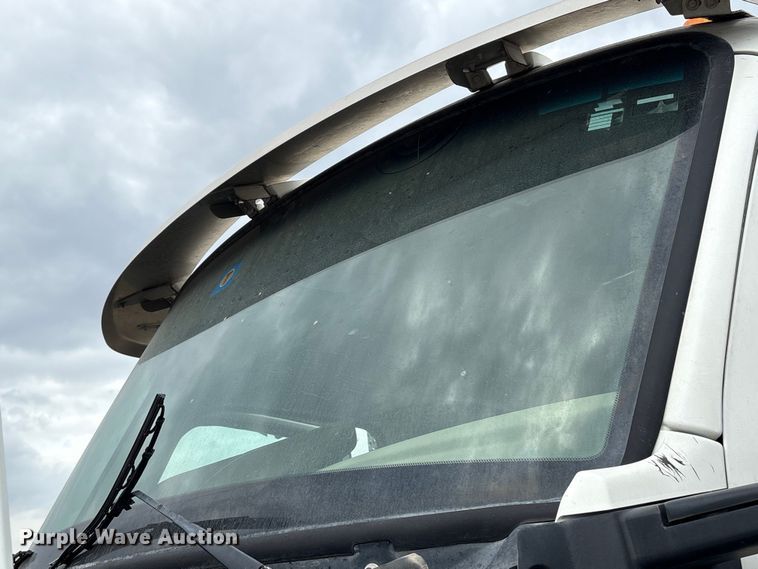 image for item YA1908 2024 Kenworth T880 hydrovac truck