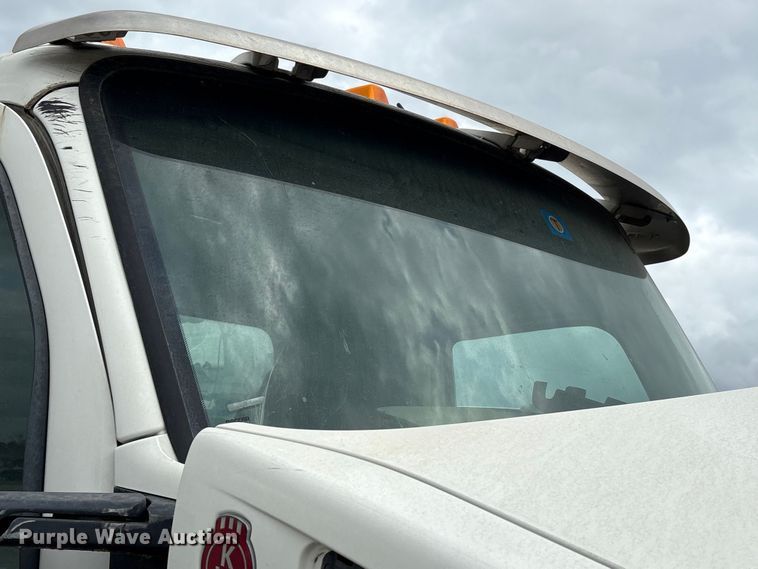 image for item YA1908 2024 Kenworth T880 hydrovac truck