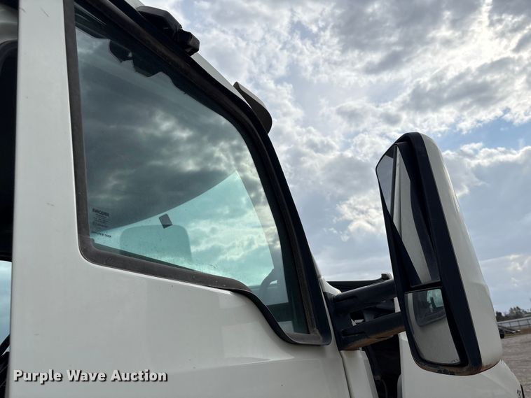 image for item YA1908 2024 Kenworth T880 hydrovac truck