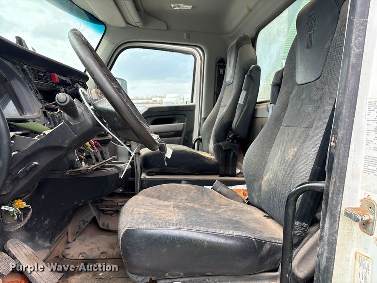 image for item YA1908 2024 Kenworth T880 hydrovac truck