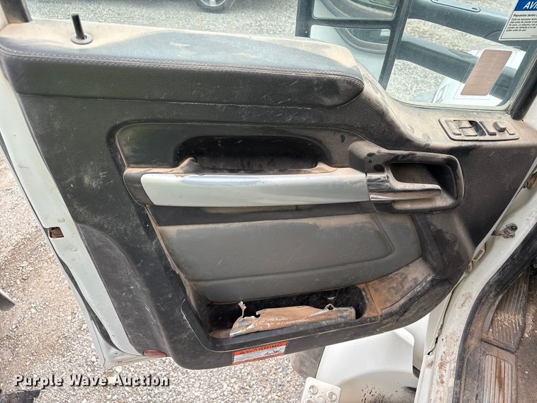 image for item YA1908 2024 Kenworth T880 hydrovac truck