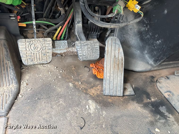 image for item YA1908 2024 Kenworth T880 hydrovac truck