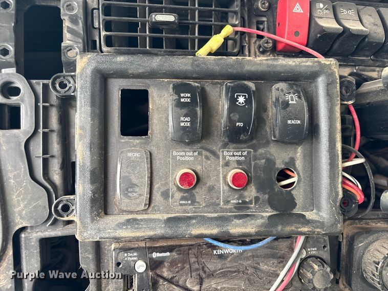 image for item YA1908 2024 Kenworth T880 hydrovac truck