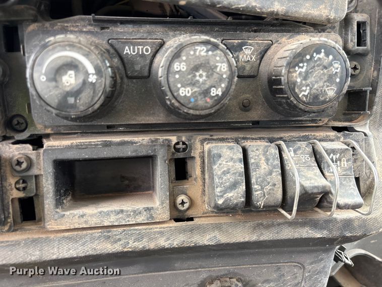 image for item YA1908 2024 Kenworth T880 hydrovac truck