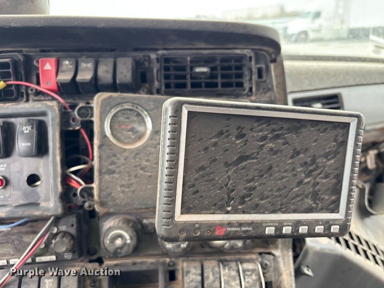 image for item YA1908 2024 Kenworth T880 hydrovac truck