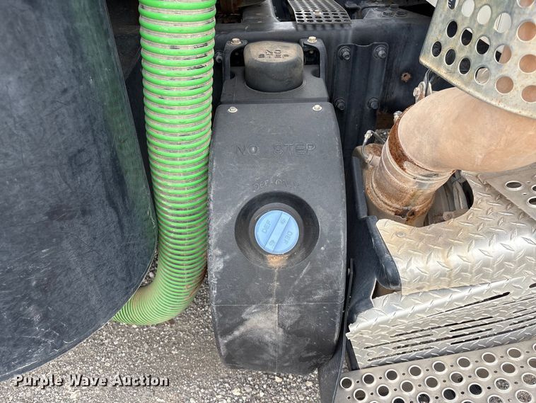 image for item YA1908 2024 Kenworth T880 hydrovac truck